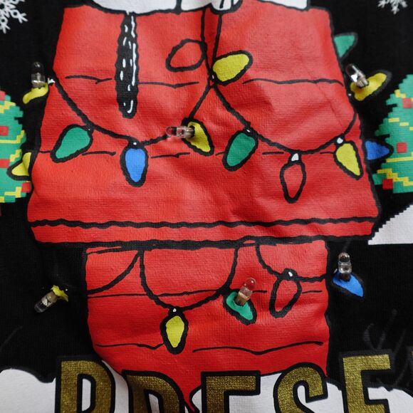 Peanuts Snoopy Christmas Graphic Sweatshirt Juniors Large 11/13 (lights up?) - Picture 6 of 13